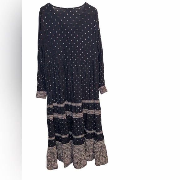 Wonderly Black and Cream Long Sleeve Maxi Dress - Picture 2 of 8